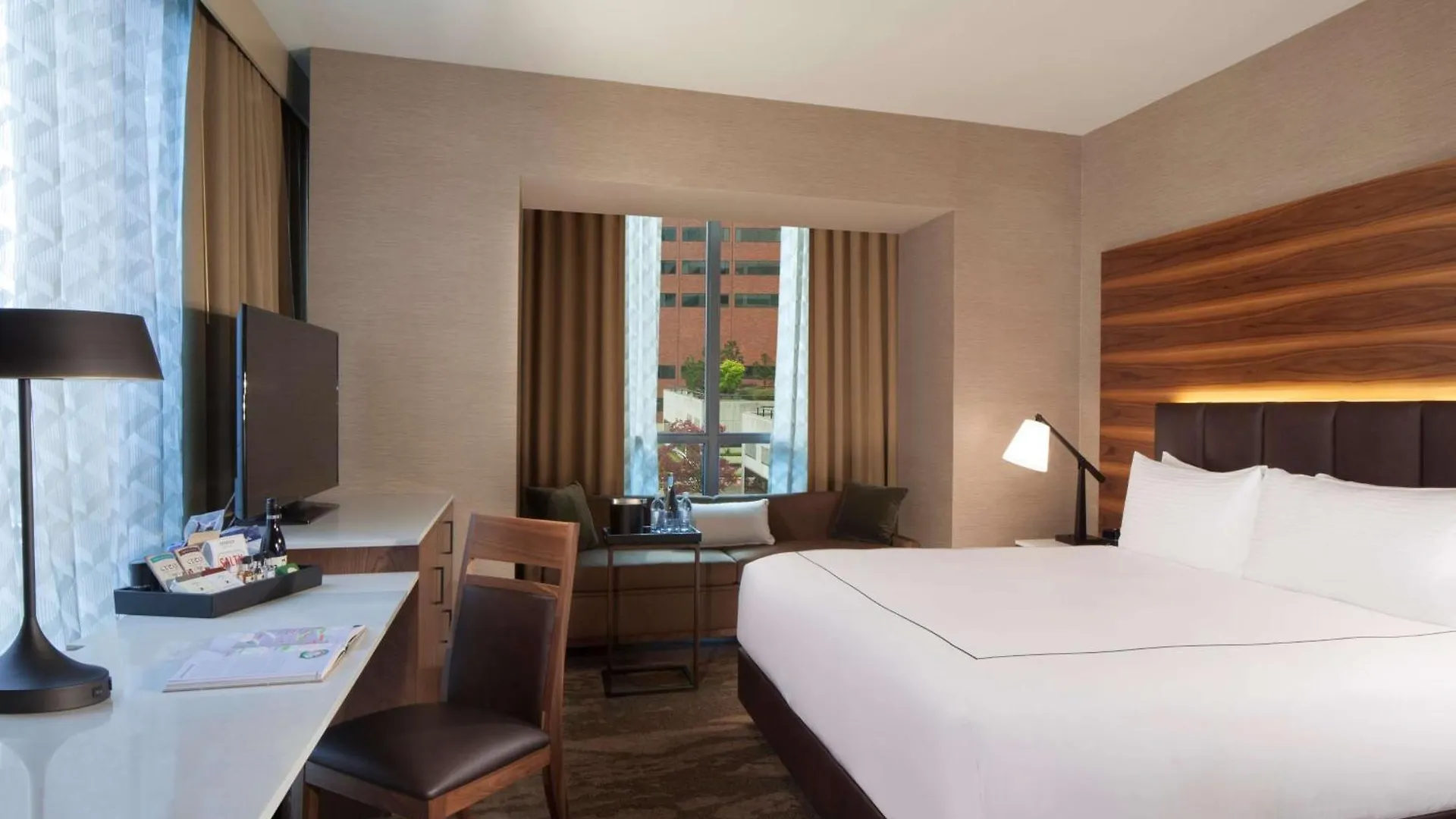 The Porter Portland, Curio Collection By Hilton Hotel